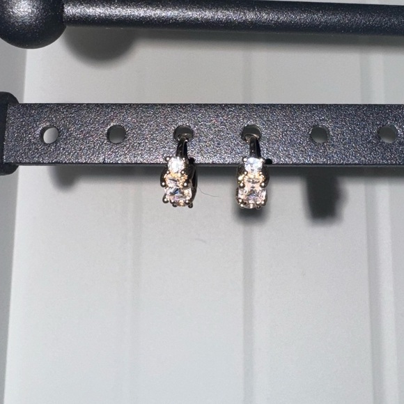 NWOT Unbranded Small Gold Hoops with 3 Clear Stones - Picture 3 of 5